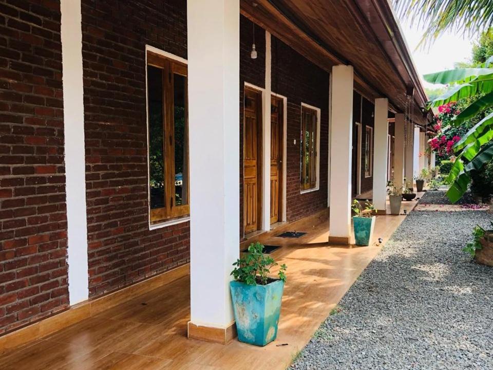 Italian Guest Hotel Trincomalee Ngoại thất bức ảnh